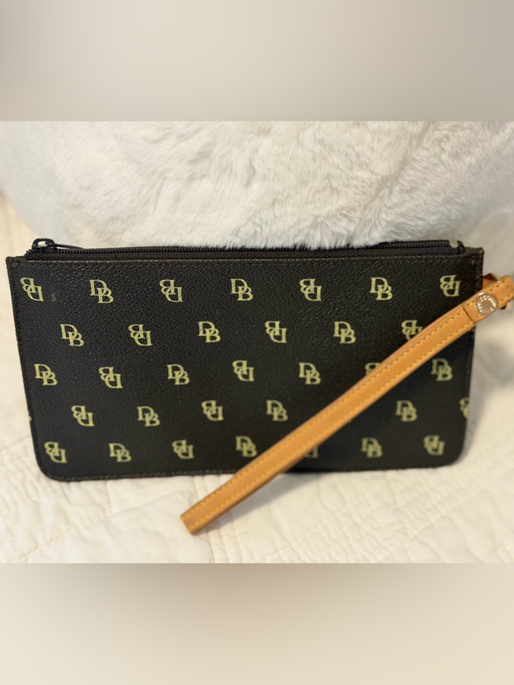 Dooney & Bourke NWOT Sig Logo Black Coated Canvas Wristlet 7.5x4.5